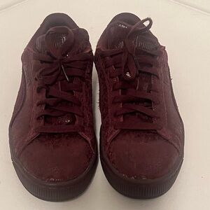 Burgundy Puma Classic, size 8 Women